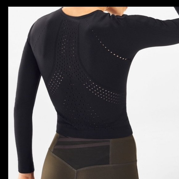 Fabletics Tops - NWT Fabletics Black Rainey Warp Sculpknit L/S Crop Top Medium